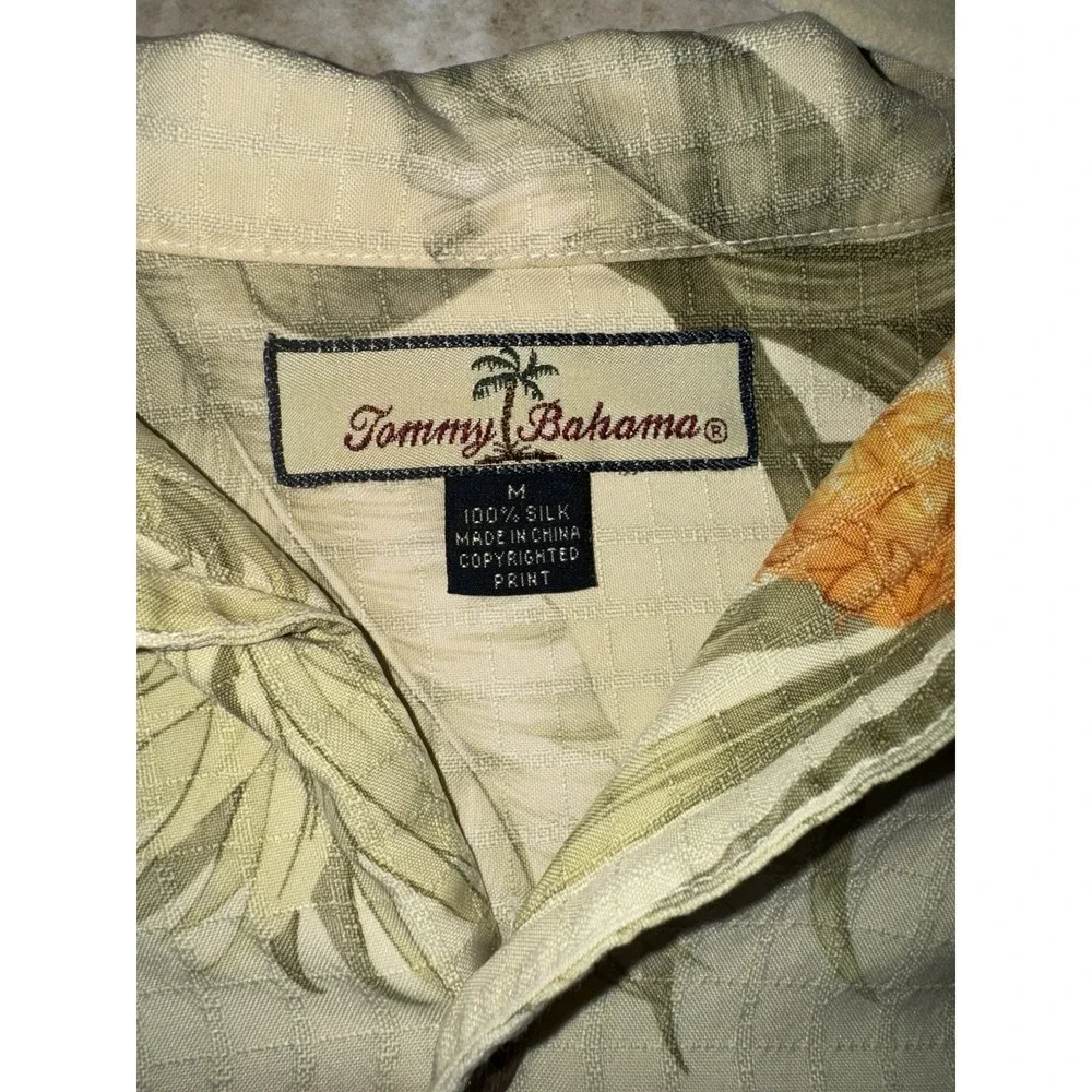 Tommy Bahama Men's Hawaiian Shirt 100% Silk‎ Pineapple Print Summer Fun Size M